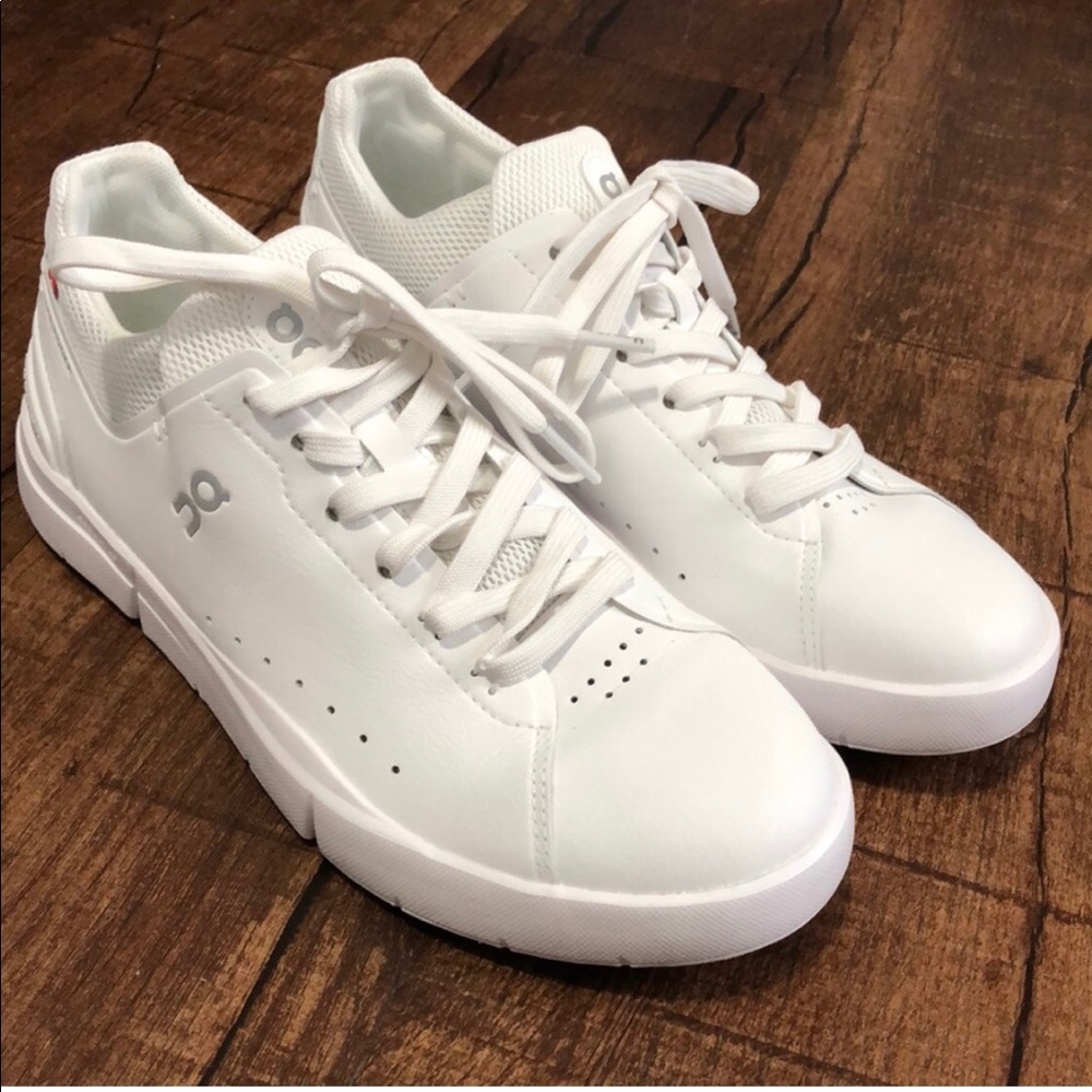 Worn once! On Running The Roger Clubhouse Tennis Sneaker size 7.5 white no box